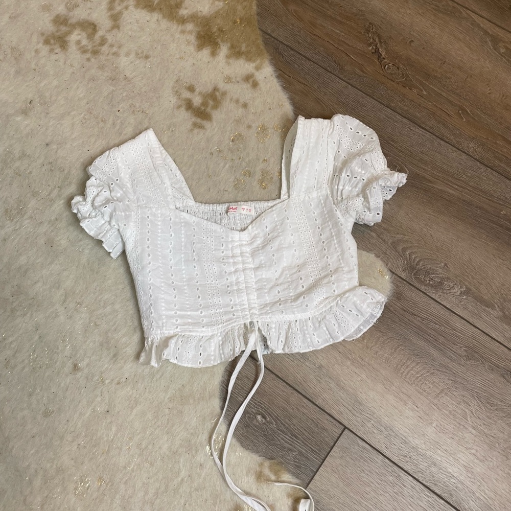 Romwe white ruffle hem eyelet cropped shirt - Picture 2 of 5